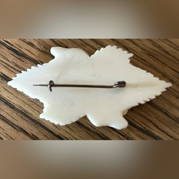 Vintage 1930’s Art Deco Double Rose Flower Celluloid Brooch Pin - Picture 2 of 2